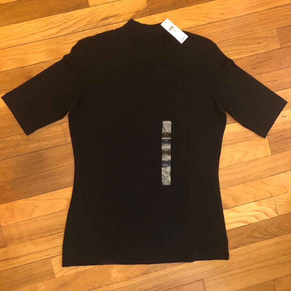 Banana Republic Women’s Timeless Black Tee